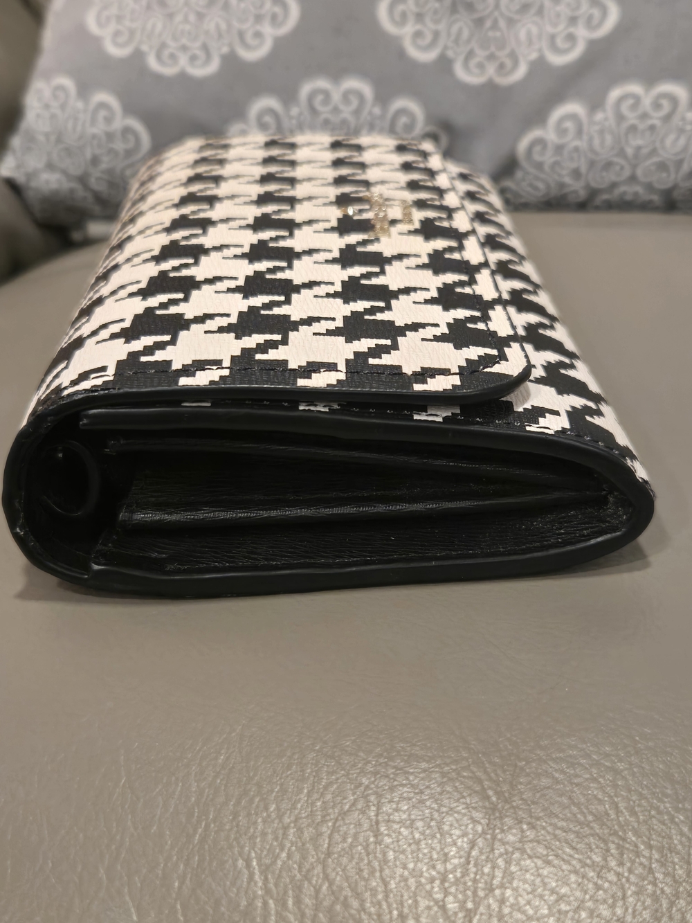kate spade New York Black & White Houndstooth Convertible Wallet Crossbody Set - Picture 14 of 16